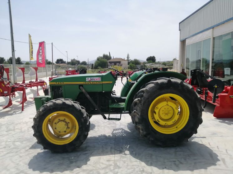 tractor John Deere 5400 lateral