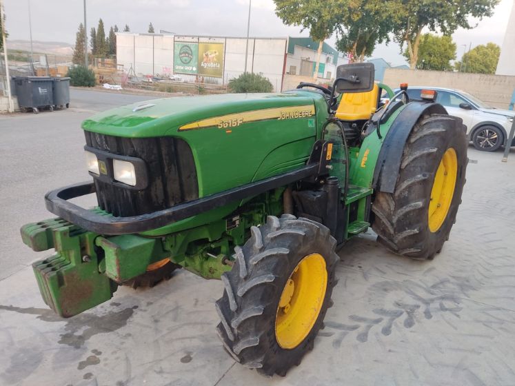 tractor frutero John Deere 5615